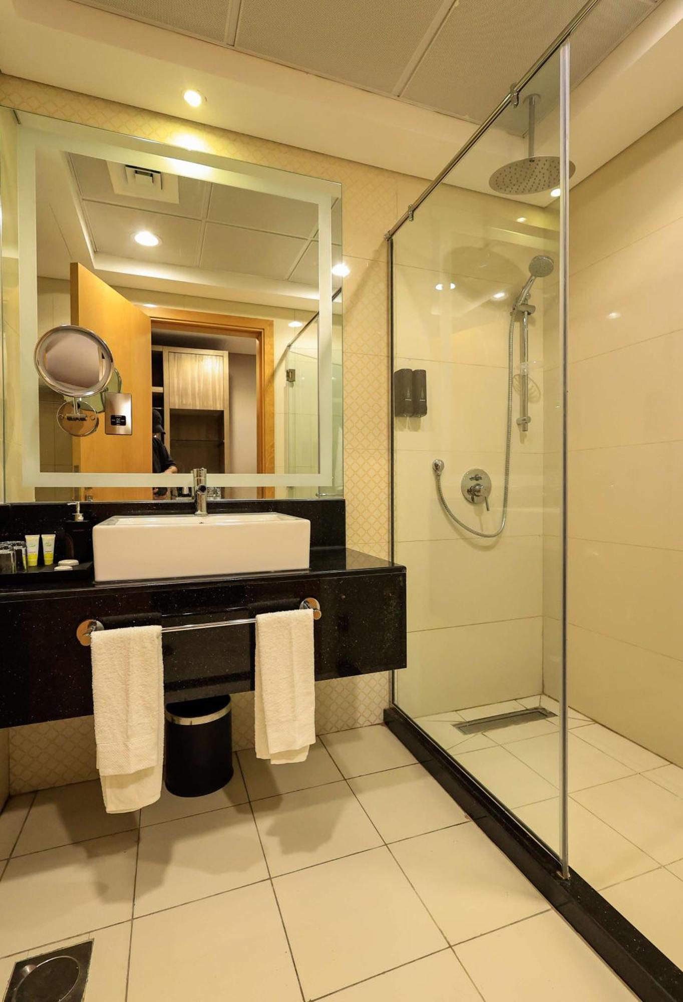 Best Western Premier M Four Hotel Дубай Экстерьер фото