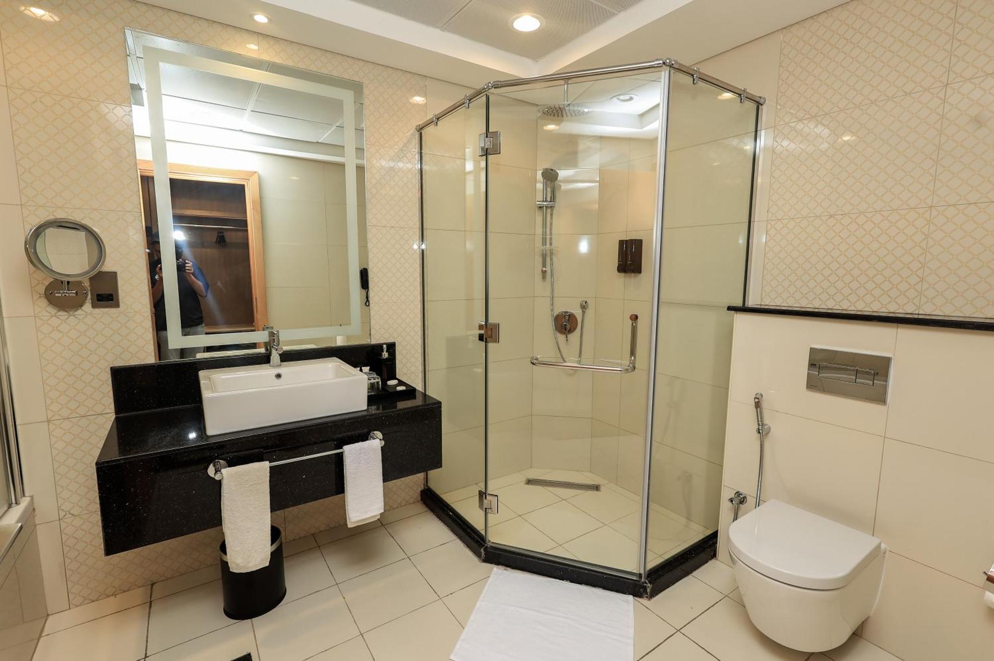 Best Western Premier M Four Hotel Дубай Экстерьер фото